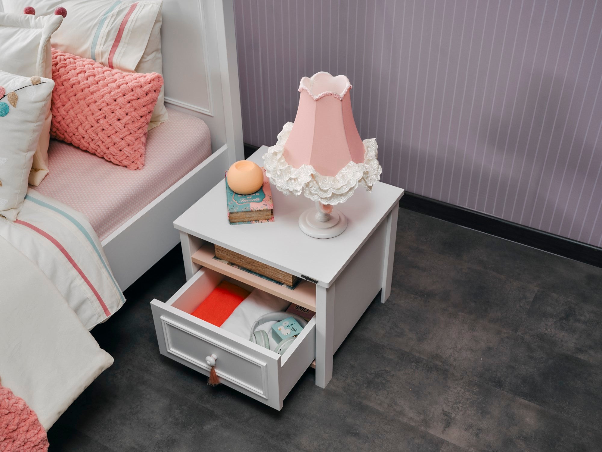 Alya Nightstand