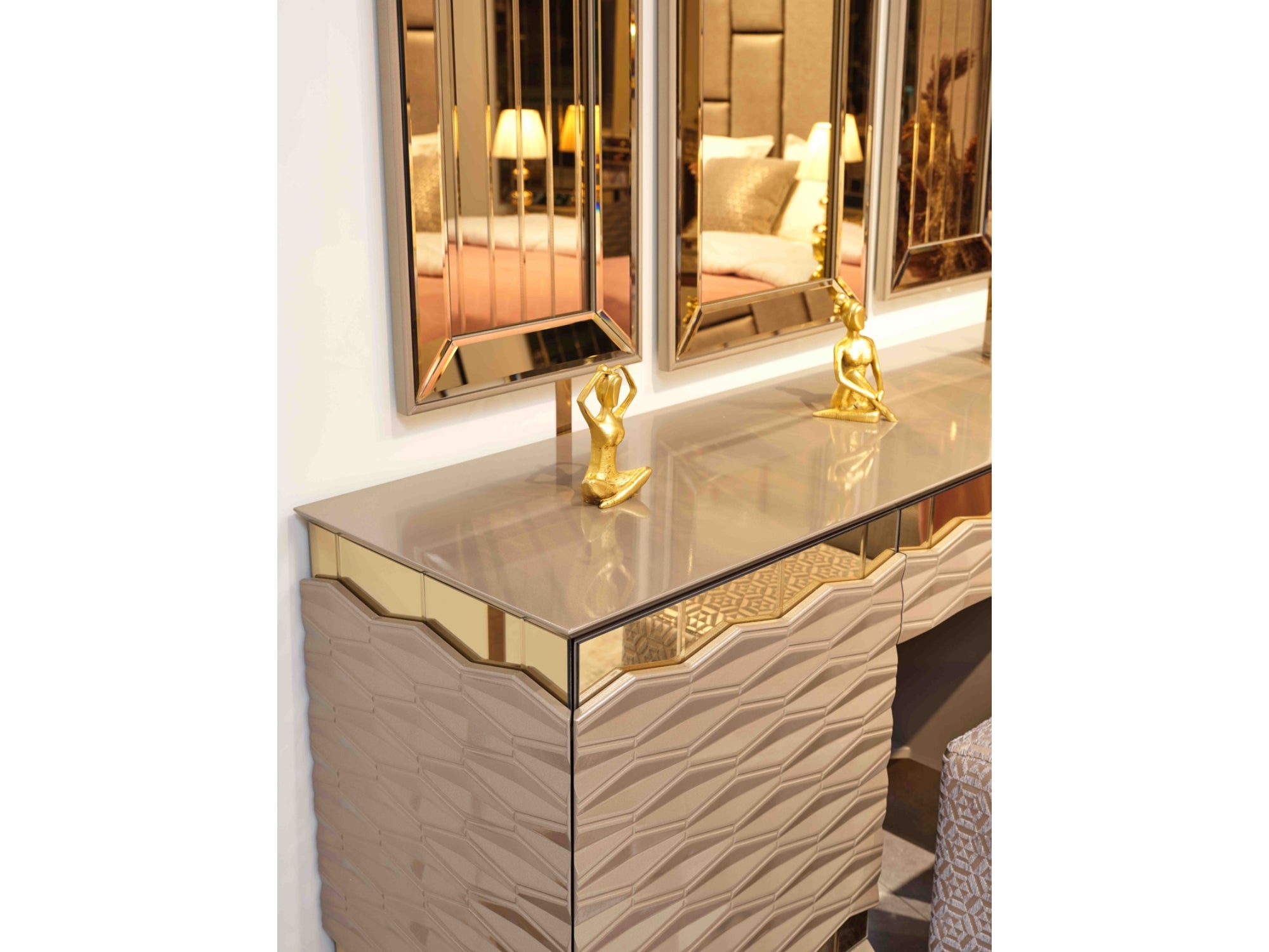 Elite Dresser With Mirror