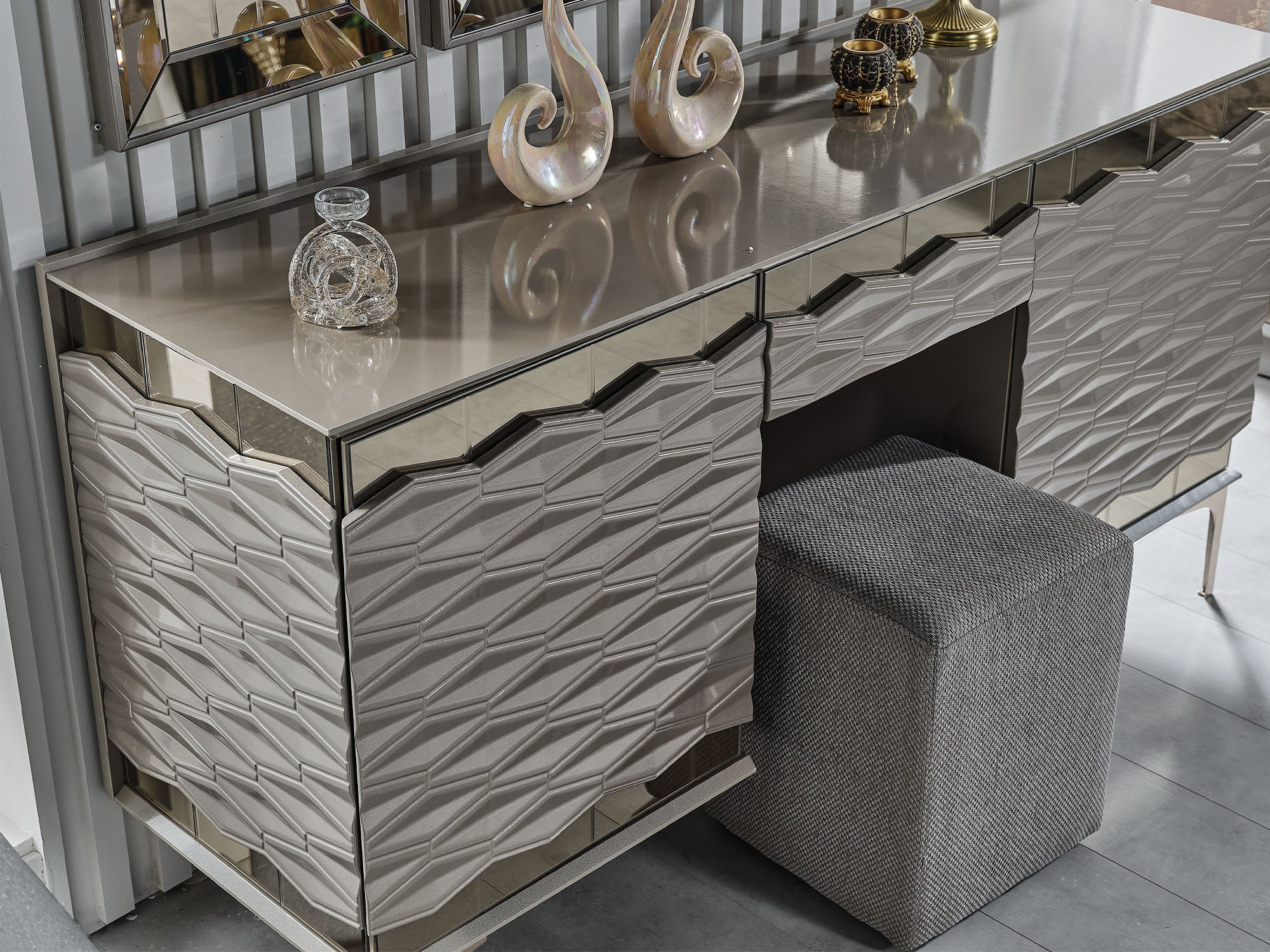 Gokce Dresser With Mirror & Ottoman